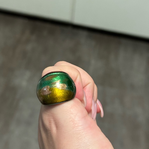 Beautiful green and gold ring - Picture 2 of 4